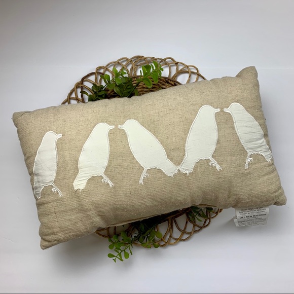 ❌SOLD❌ 5 Birds Farmhouse Lumbar Throw Pillow - Picture 2 of 8